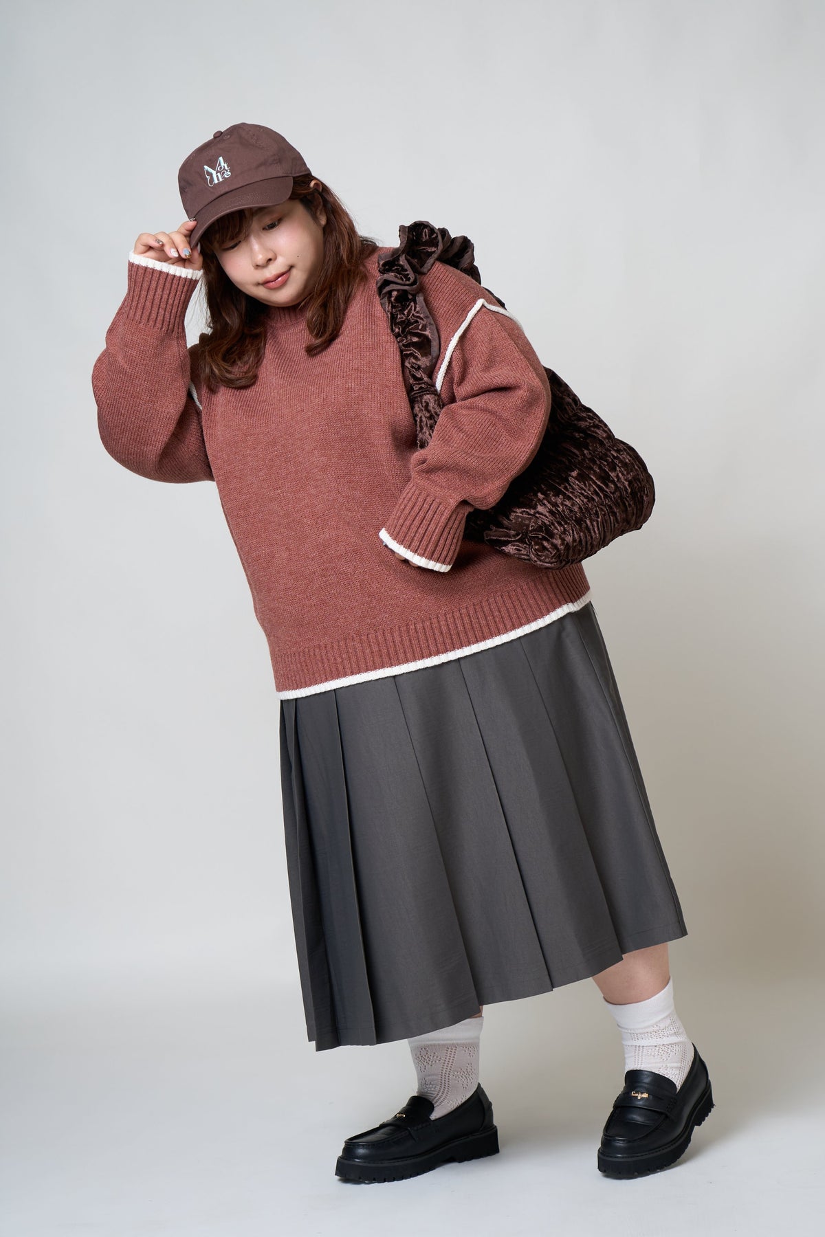 配色モックネックニット
