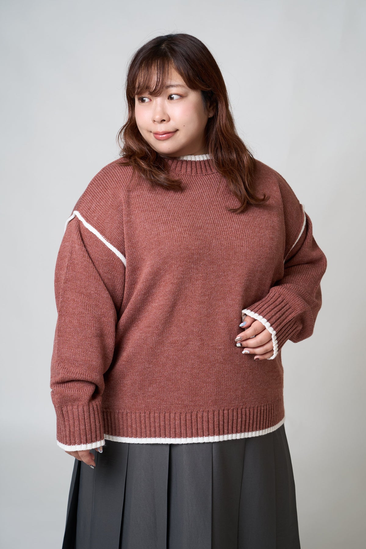 配色モックネックニット