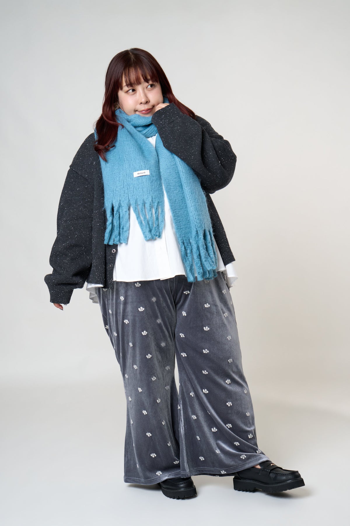 フラワー刺繍ベロアパンツ