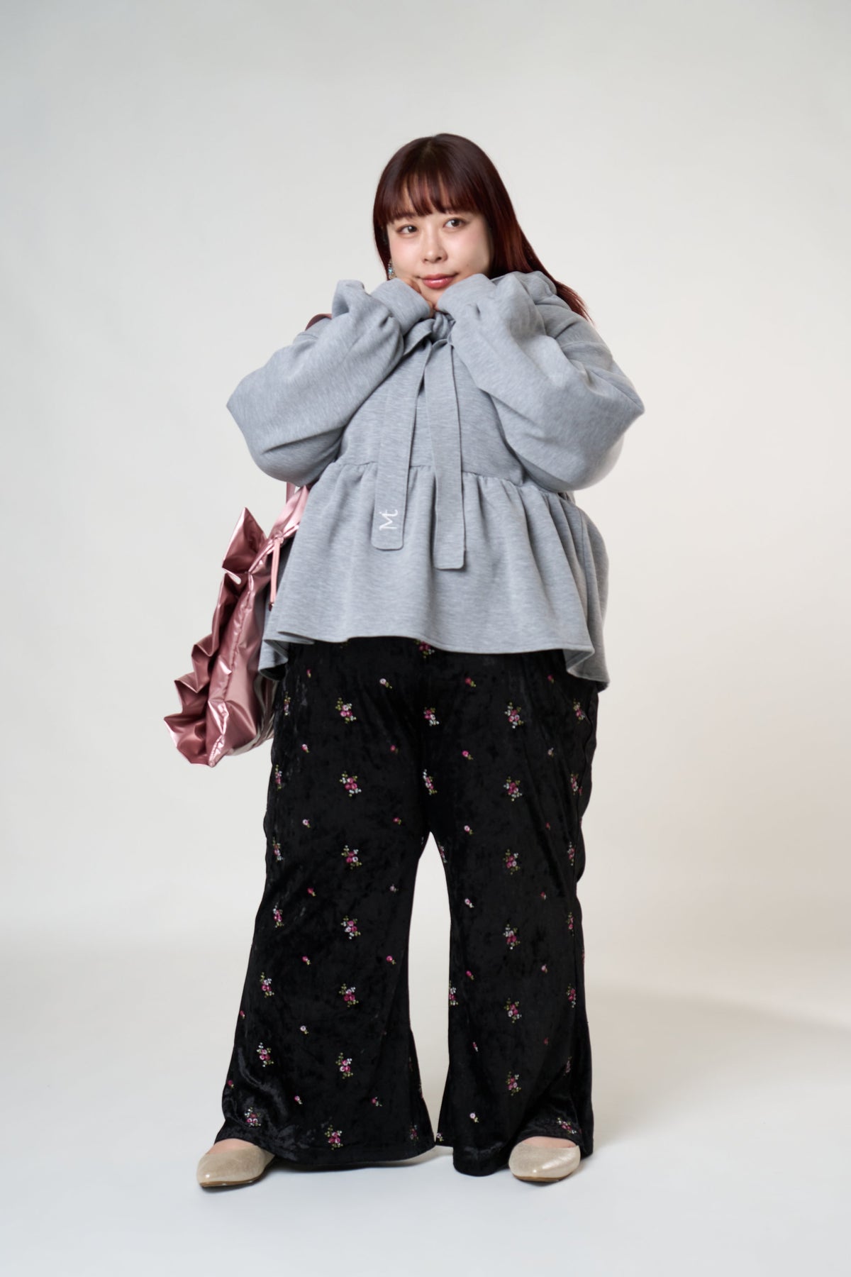 フラワー刺繍ベロアパンツ